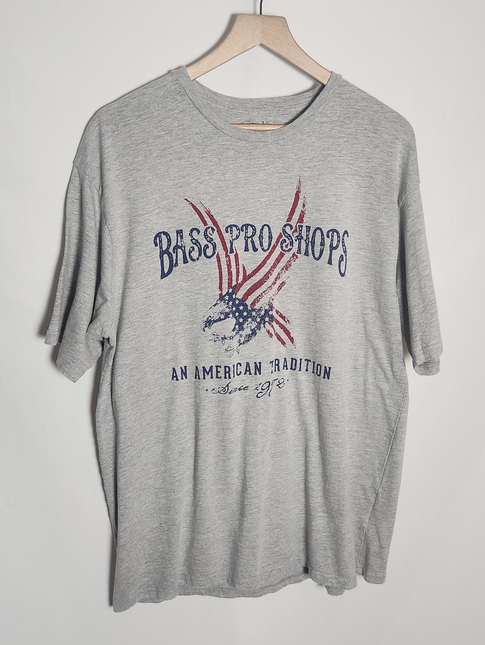 Bass Pro Shops Gray Short Sleeve Tee with Red & Blue Eagle Graphic Xl
